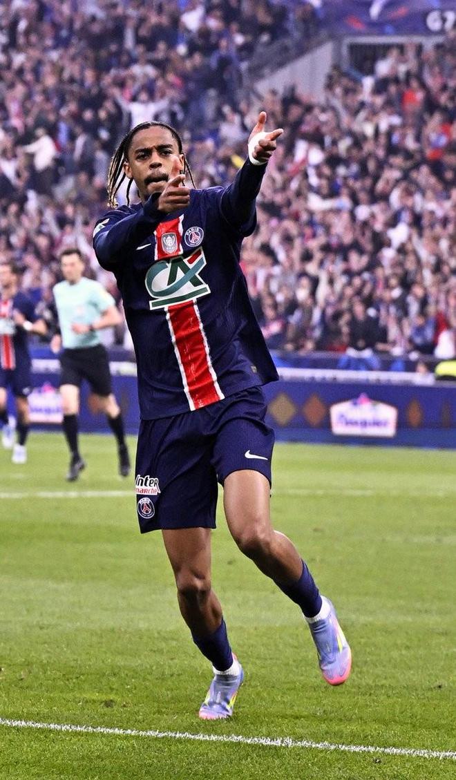 九游娱乐官方网站-里程碑夜！罗马手感冰凉，法国杯集结日刷纪录，压力陡增，年轻球员得到机会(李清照晓梦)