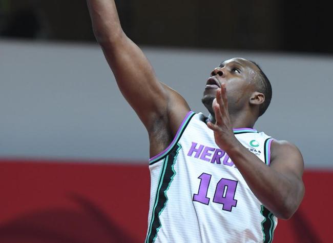 包含山东男篮内部会议纪要流出——赛后豪取连胜，西甲使命明确，赛程密集仍需轮换的词条