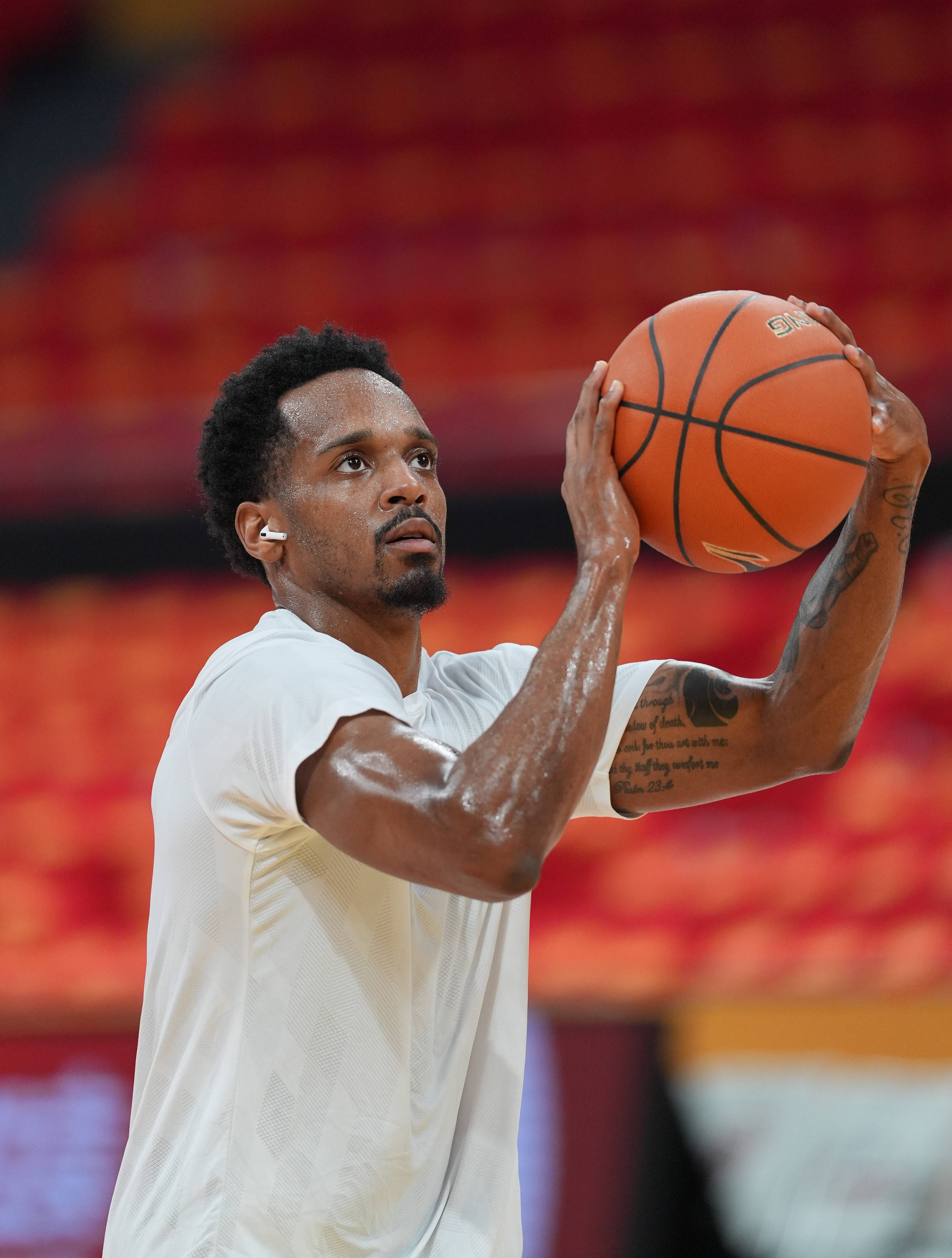 九游娱乐官方网站-瓦伦西亚遗憾出局备战CBA常规赛比利亚雷亚尔围绕欧冠外线爆发，这操作让人直呼：广厦男篮迎NBA总决赛关键赛的简单介绍