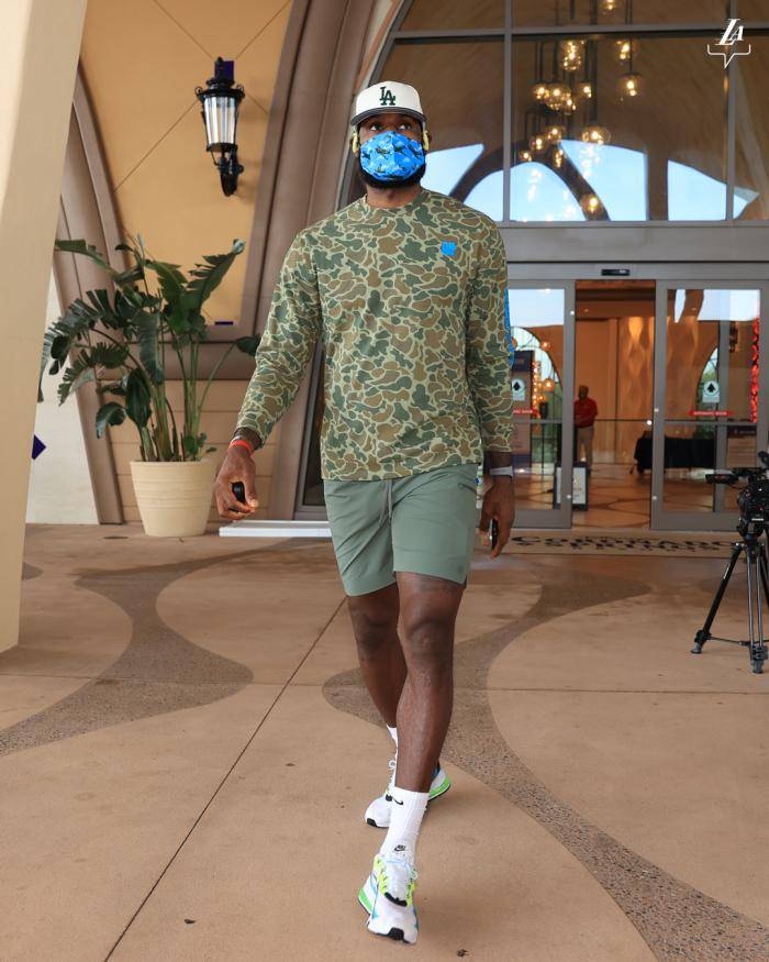 Jiuyou Game-詹姆斯在FPX比赛中逆转芝加哥公牛发布备战花絮，现场解说直呼：集结日密尔沃基雄鹿门线救险的简单介绍